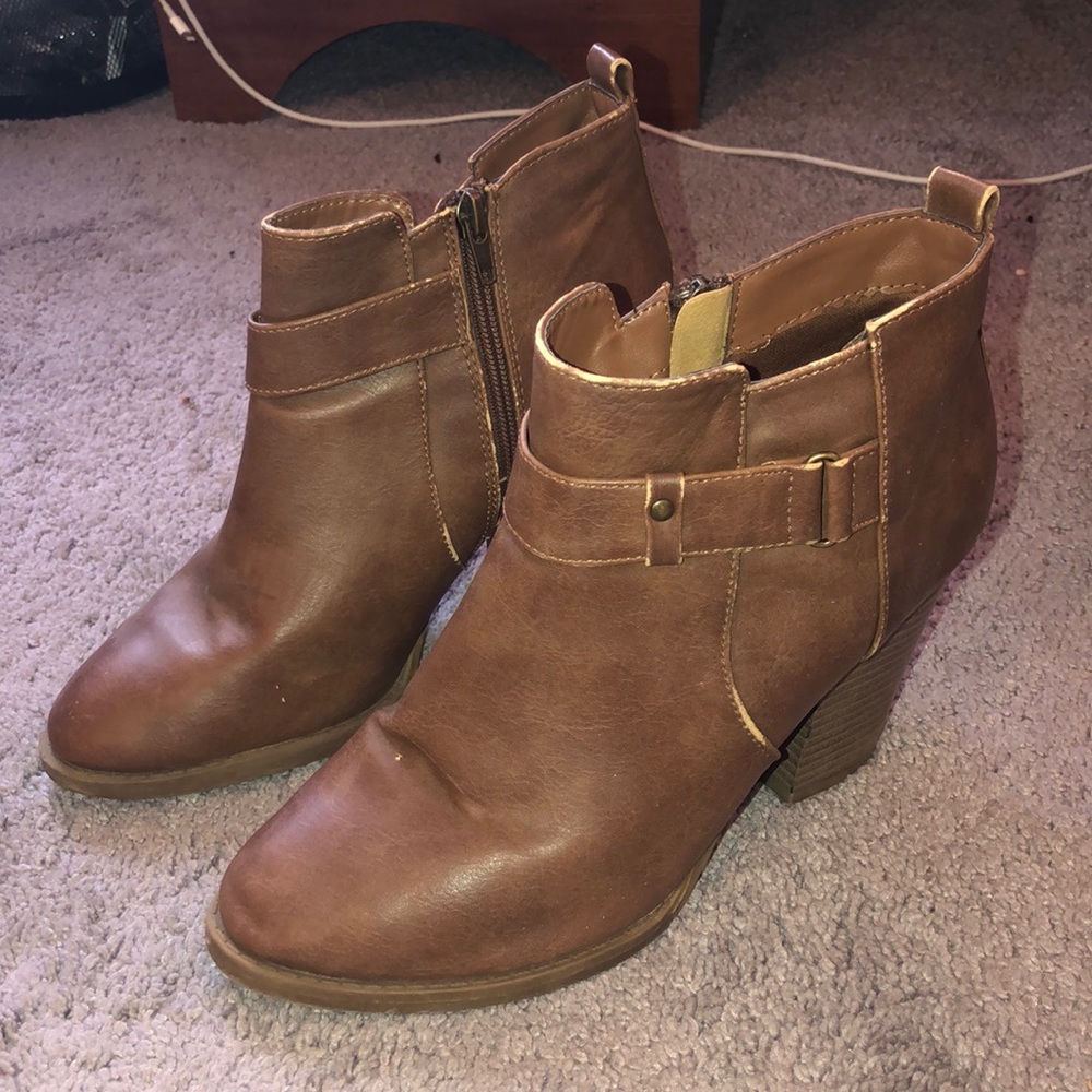 Brown ankle boot with heel